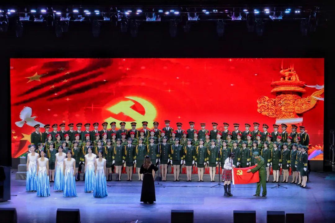 屡次搜索失败,为什么克尔中尉在敌人眼皮子底下却没被发现?